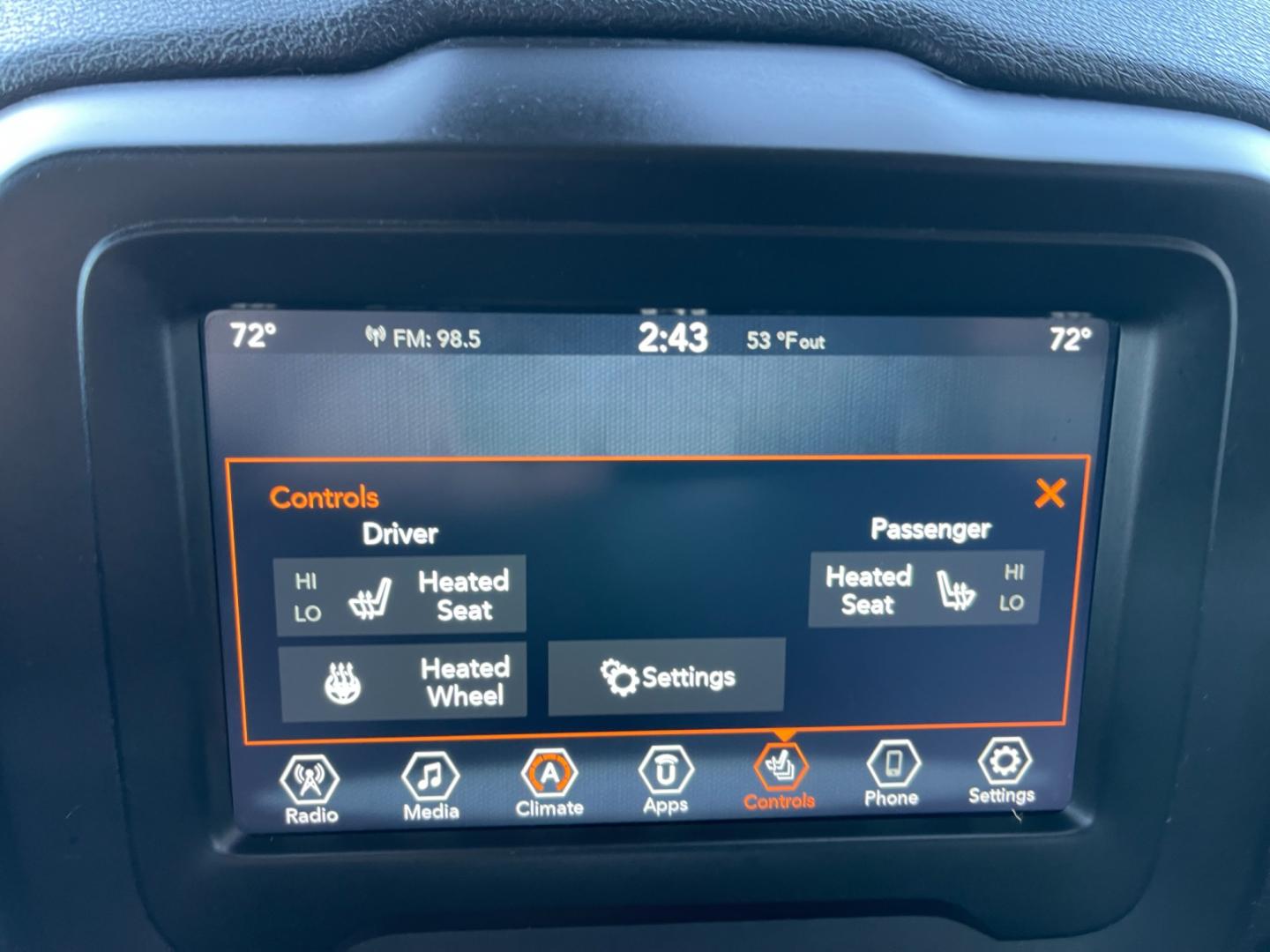 2020 Gray /Black Jeep Renegade Latitude 4WD (ZACNJBBB7LP) with an 2.4L I4 DOHC 16V engine, 9A transmission, located at 11115 Chardon Rd. , Chardon, OH, 44024, (440) 214-9705, 41.580246, -81.241943 - Photo#28